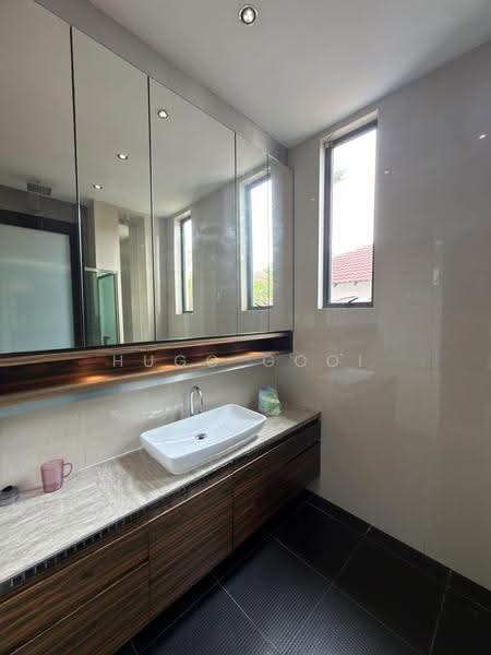 Bungalow House untuk Disewa di Kampung Tunku (Petaling Jaya) - Hugo Gooi - Bathroom - PropertyGuru.com.my