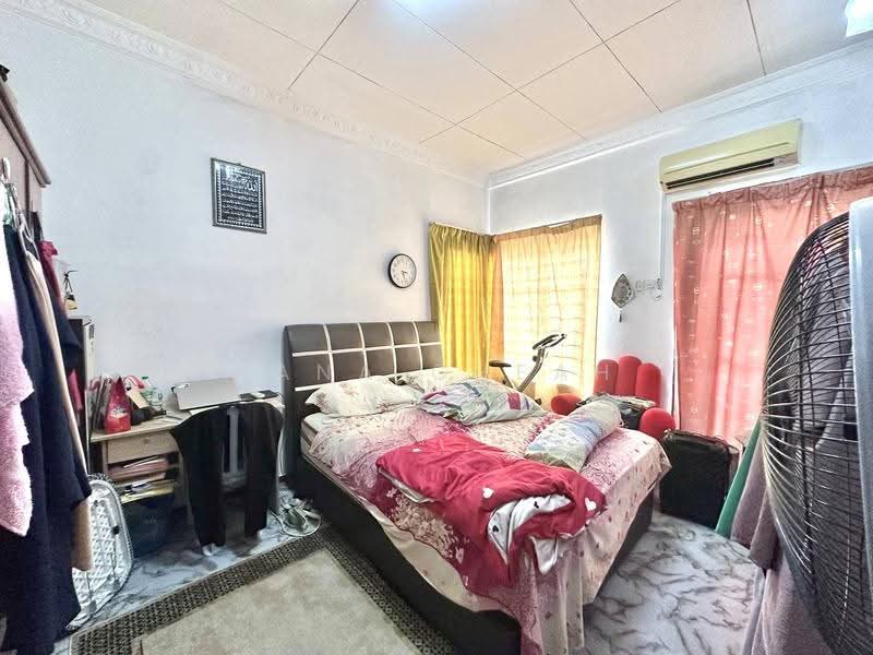 Semi-Detached House for Sale in Bandar Bukit Mahkota (Bangi) - Nana Cheah - Bedroom - PropertyGuru.com.my