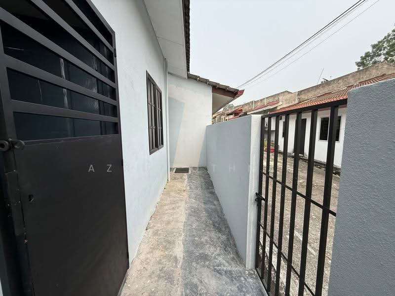 Rumah Teres 1-Tingkat untuk Dijual di Bandar Sri Sendayan (Negeri Sembilan) - Azrul Othman - Exterior - PropertyGuru.com.my