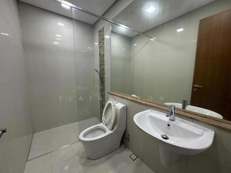 Kondominium untuk Disewa di 8 Gurney (The Shore Condominium) - Elaine Yeoh - Bathroom - PropertyGuru.com.my