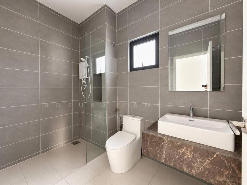 Rumah Berkembar untuk Dijual di Cyber 10 (Cyberjaya) - Adzura Zamedin - Bathroom - PropertyGuru.com.my