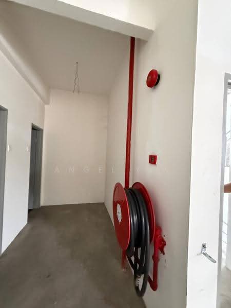 Kilang untuk Disewa di Rawang (Selangor) - Angel Yew - Corridor - PropertyGuru.com.my