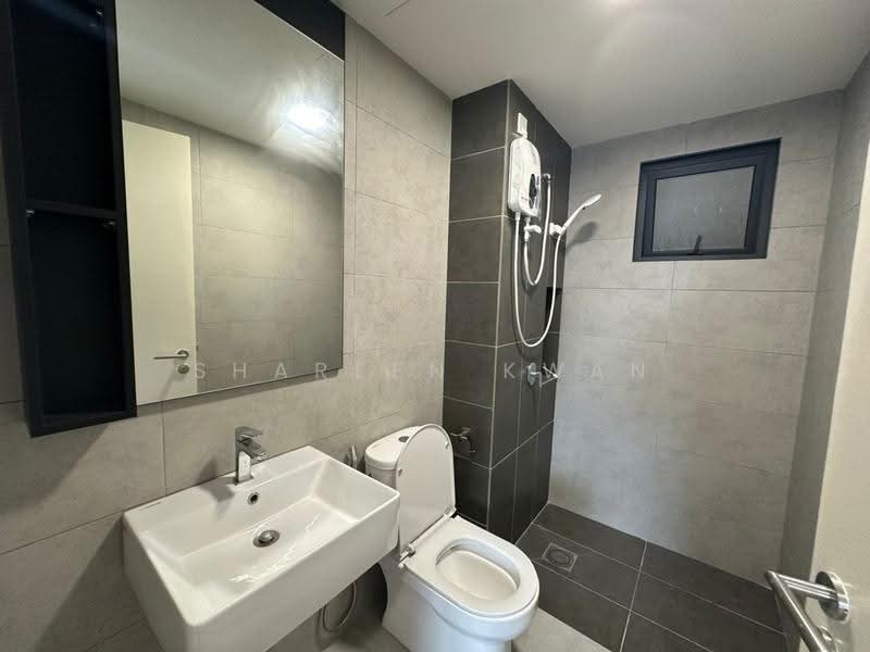 Kediaman Servis untuk Disewa di D'Erica - Shareen Kwan - Bathroom - PropertyGuru.com.my