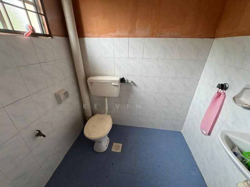 Rumah Teres 2-Tingkat untuk Dijual di (Bukit Sentosa) Seksyen Bs2 (Serendah) - Kelvin . - Bathroom - PropertyGuru.com.my