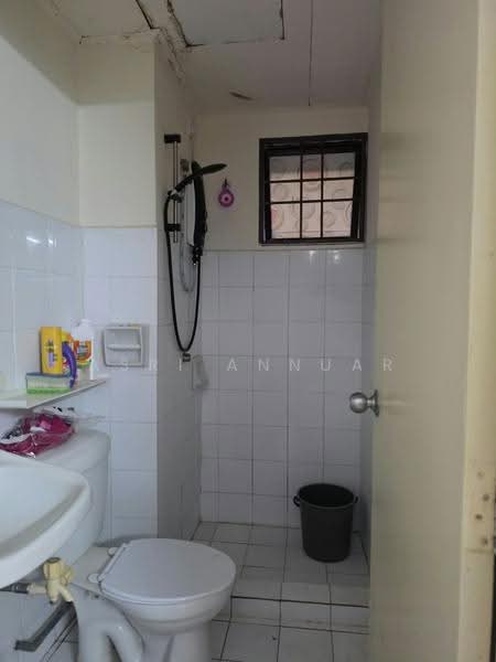 Kondominium untuk Dijual di Vista Millennium Condominium - Asri Annuar - Bathroom - PropertyGuru.com.my