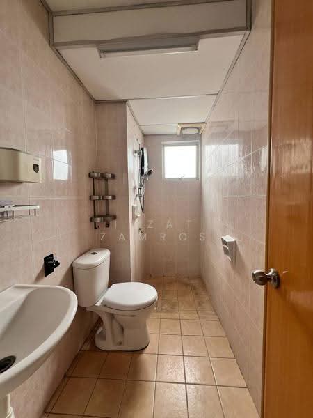 Kondominium untuk Dijual di Wangsa Metroview - Izzat Zamros - Bathroom - PropertyGuru.com.my