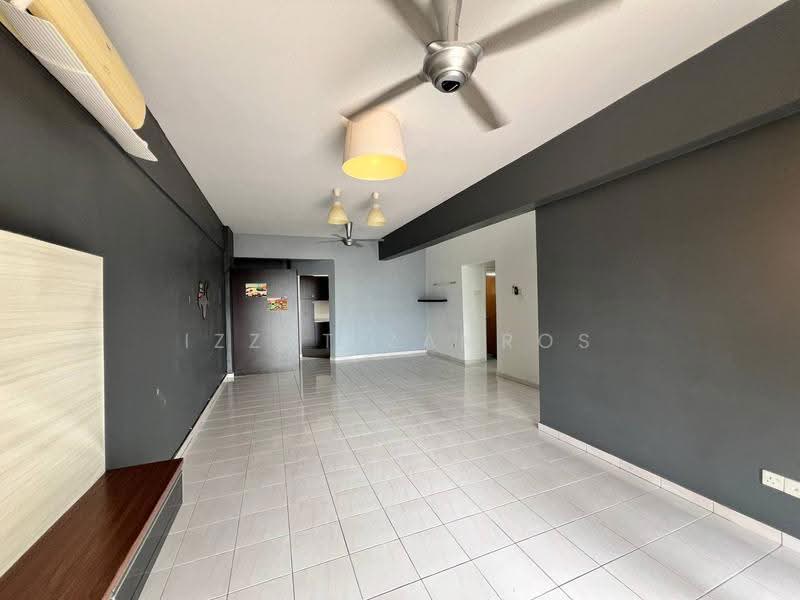 Kondominium untuk Dijual di Wangsa Metroview - Izzat Zamros - Living Room - PropertyGuru.com.my