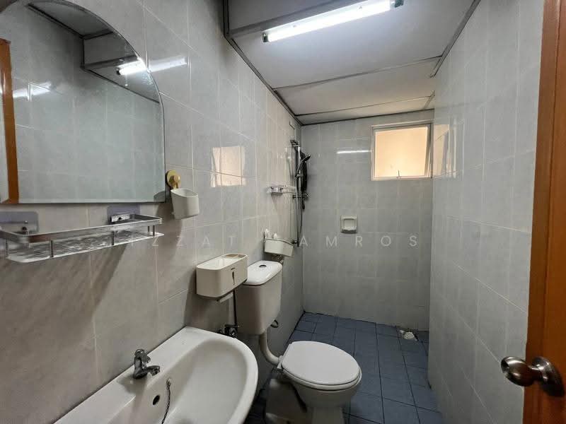 Kondominium untuk Dijual di Wangsa Metroview - Izzat Zamros - Bathroom - PropertyGuru.com.my