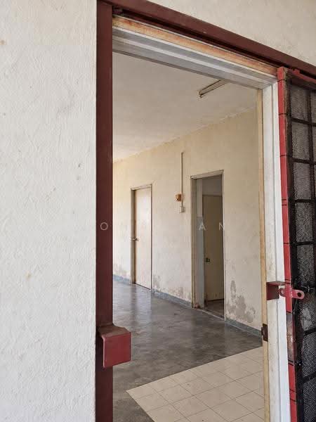 Flat for Sale at Taman Bukit Kenangan - Jonathan Yeoh - Corridor - PropertyGuru.com.my