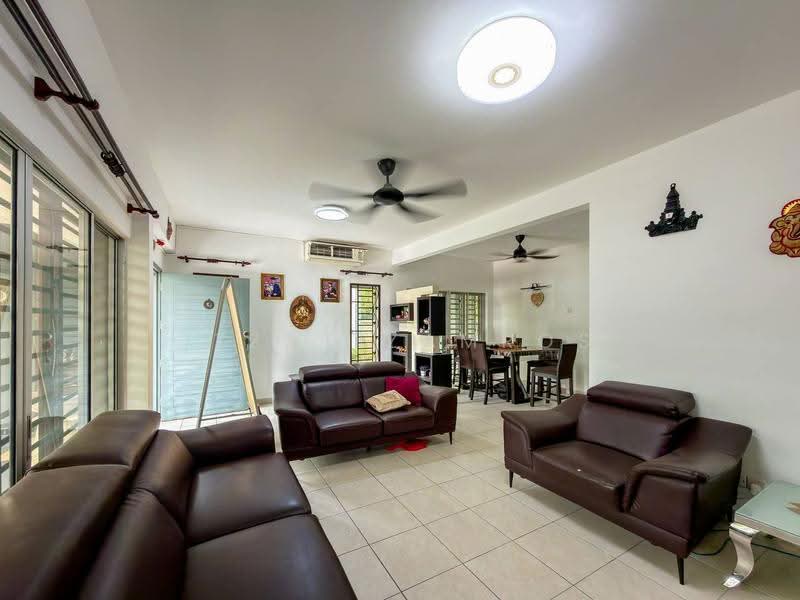 2-storey Terraced House for Sale in Taman Putra Prima (Puchong) - Izzat Zamros - Living Room - PropertyGuru.com.my