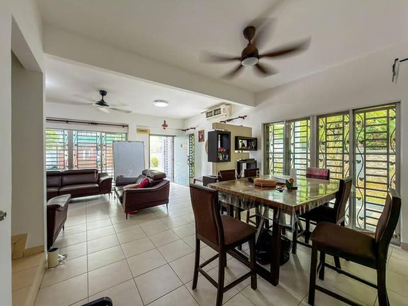 2-storey Terraced House for Sale in Taman Putra Prima (Puchong) - Izzat Zamros - Living Room - PropertyGuru.com.my