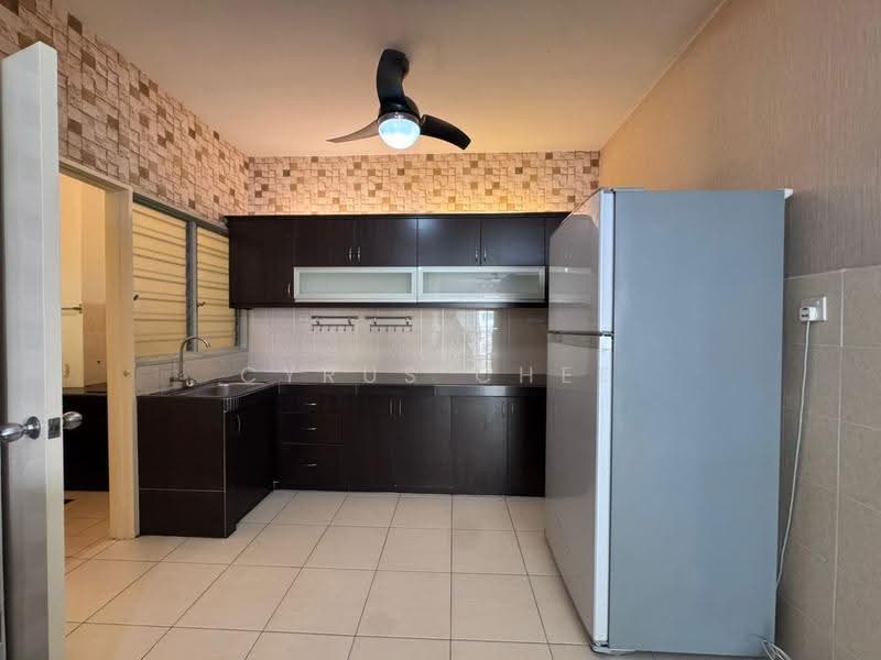Kondominium untuk Dijual di Platinum Lake PV 10 - Cyrus Chee - Kitchen - PropertyGuru.com.my