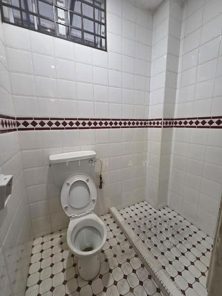 2-storey Terraced House for Sale in Taman Molek (Johor Bahru) - Finn Aw - Bathroom - PropertyGuru.com.my