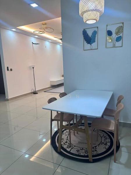Kediaman Servis untuk Dijual di SKS Habitat - Carson . - Dining Room - PropertyGuru.com.my