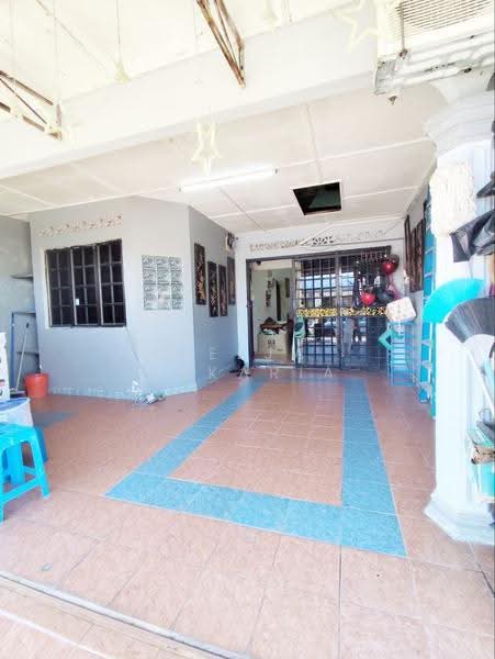 Rumah Teres 1-Tingkat untuk Dijual di Taman Sri Mawar (Seremban) - Deeja Zakaria - Entrance - PropertyGuru.com.my