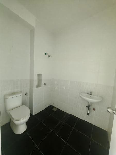 Rumah Teres 2-Tingkat untuk Dijual di Kota Masai (Pasir Gudang) - Jun Xiong Tan - Bathroom - PropertyGuru.com.my