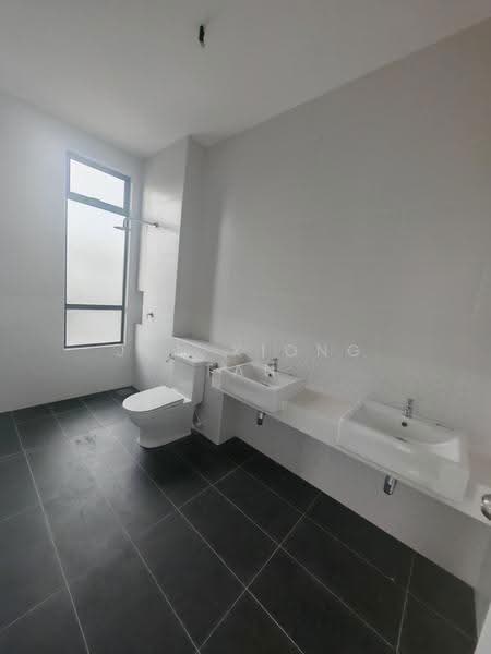 Rumah Teres 2-Tingkat untuk Dijual di Kota Masai (Pasir Gudang) - Jun Xiong Tan - Bathroom - PropertyGuru.com.my