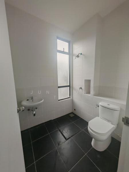 Rumah Teres 2-Tingkat untuk Dijual di Kota Masai (Pasir Gudang) - Jun Xiong Tan - Bathroom - PropertyGuru.com.my