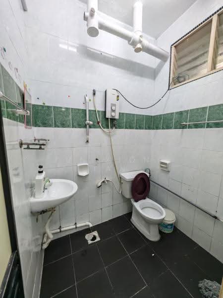 Pangsapuri untuk Dijual di Sri Awana Townhouse - Jun Xiong Tan - Bathroom - PropertyGuru.com.my