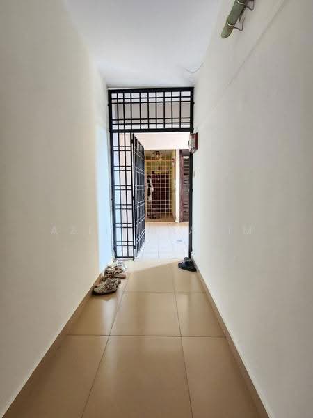 Pangsapuri untuk Dijual di Pangsapuri Miro - Azli Ibrahim - Corridor - PropertyGuru.com.my