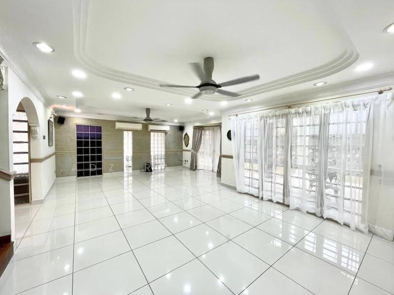 Rumah Berkembar untuk Dijual di Seksyen 9 (Shah Alam) - Adzura Zamedin - Living Room - PropertyGuru.com.my