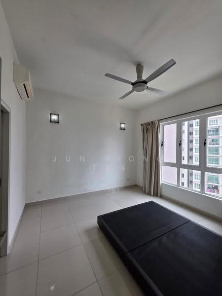 Kediaman Servis untuk Dijual di Tropez Residences - Jun Xiong Tan - Bedroom - PropertyGuru.com.my