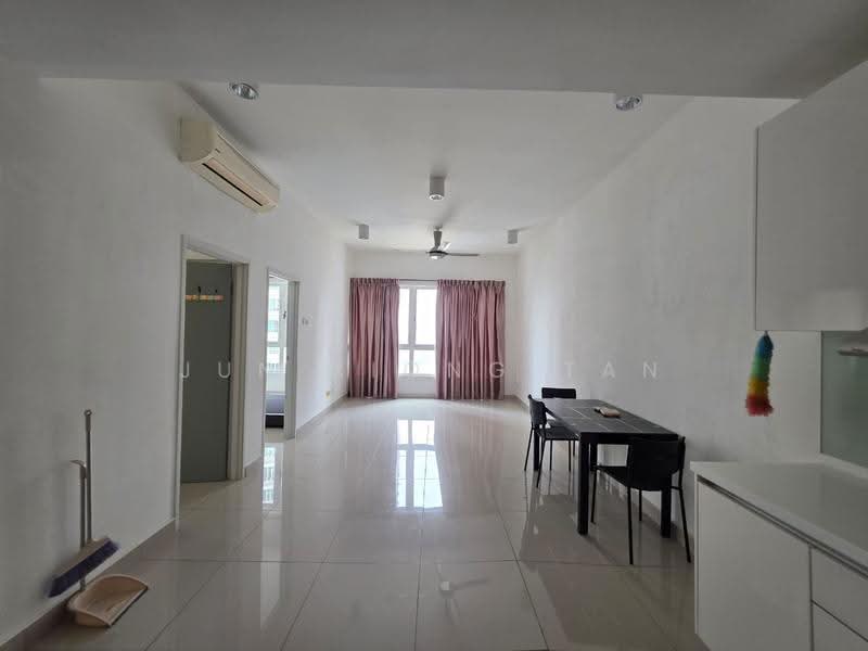Kediaman Servis untuk Dijual di Tropez Residences - Jun Xiong Tan - Living Room - PropertyGuru.com.my