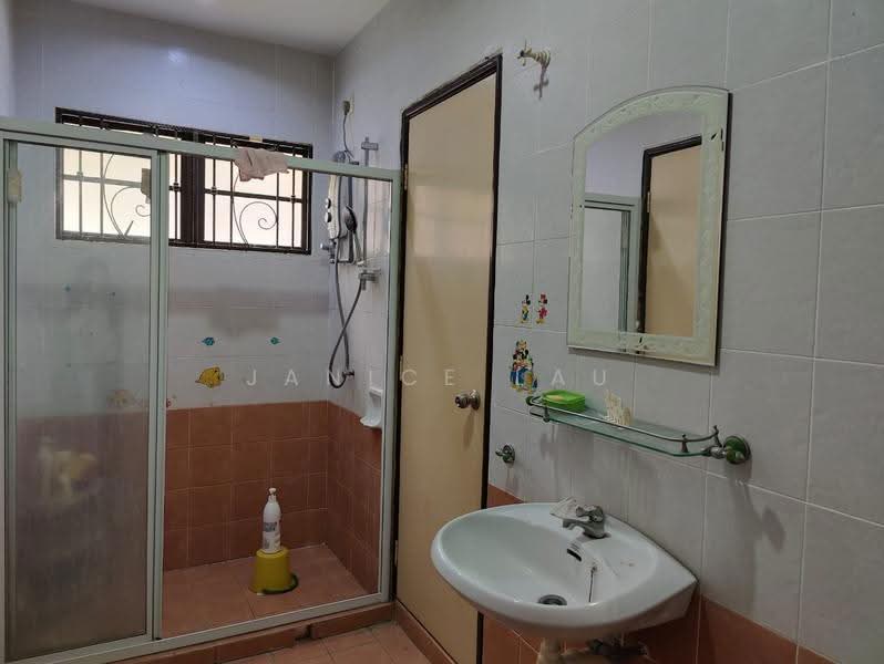 Semi-Detached House for Sale in Sungai Long (Bandar Sungai Long) - Janice Lau - Bathroom - PropertyGuru.com.my