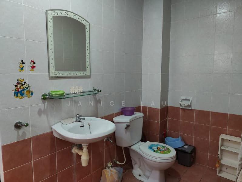Semi-Detached House for Sale in Sungai Long (Bandar Sungai Long) - Janice Lau - Bathroom - PropertyGuru.com.my