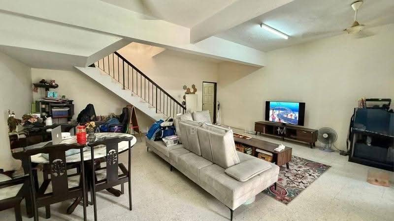 2-storey Terraced House for Sale in Seksyen 11 (Shah Alam) - Azli Ibrahim - Living Room - PropertyGuru.com.my