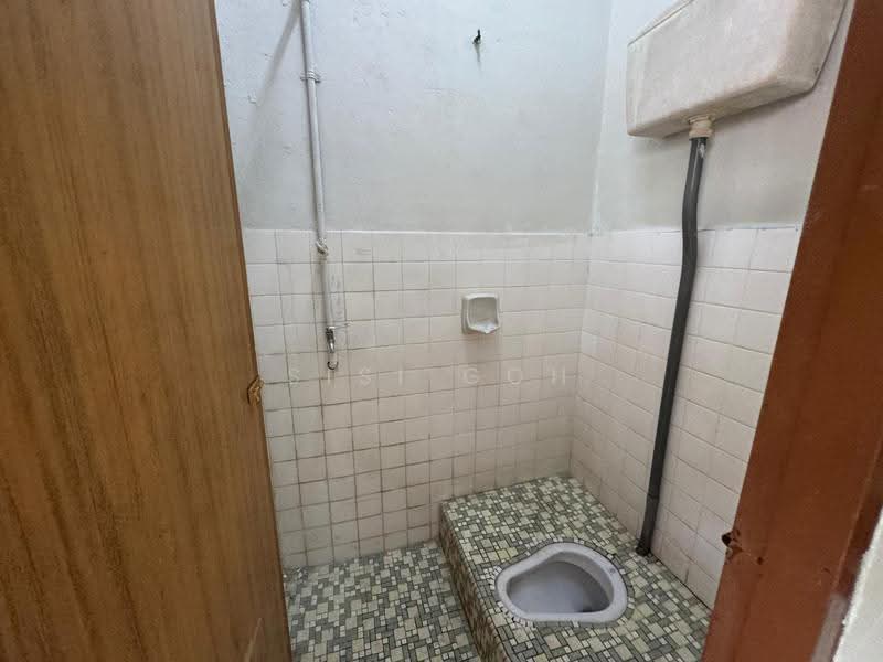 1.5-storey Terraced House for Rent in Taman Sri Rampai (Wangsa Maju) - Sisi Goh - Bathroom - PropertyGuru.com.my