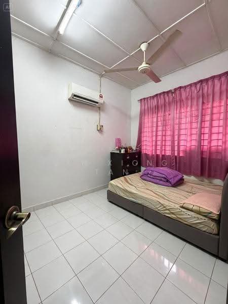Rumah Teres 1-Tingkat untuk Dijual di Taman Perling (Perling) - Jun Xiong Tan - Bedroom - PropertyGuru.com.my