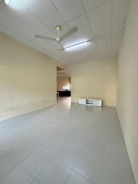 Rumah Teres 1-Tingkat untuk Dijual di Taman Jasper Jaya (Seremban) - Deeja Zakaria - Living Room - PropertyGuru.com.my