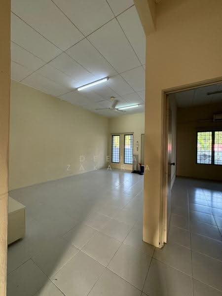 Rumah Teres 1-Tingkat untuk Dijual di Taman Jasper Jaya (Seremban) - Deeja Zakaria - Living Room - PropertyGuru.com.my