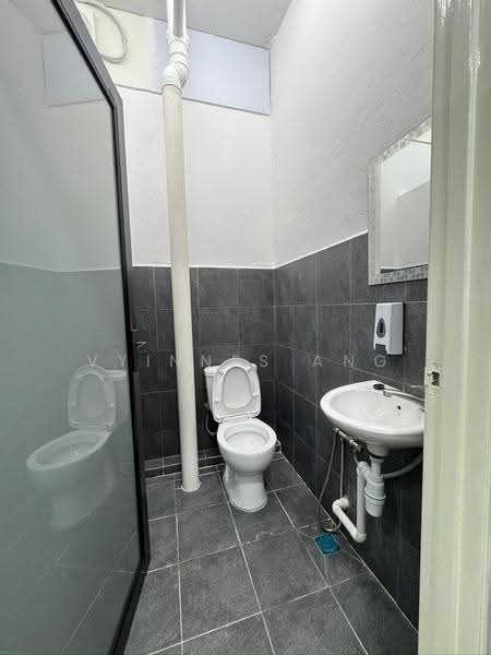 Kilang untuk Disewa di Batu Maung (Penang) - Vyinnes Ang - Bathroom - PropertyGuru.com.my