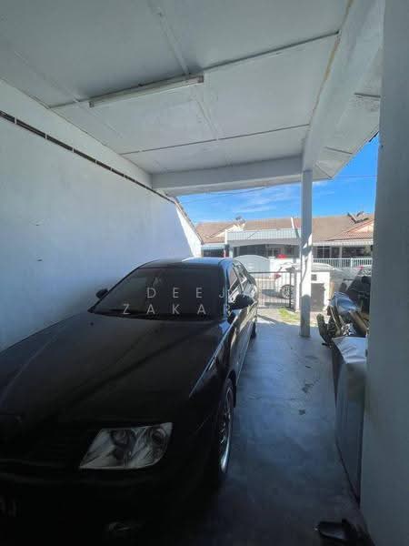 Terraced House for Sale in Taman Desa Beringin (Sikamat) - Deeja Zakaria - Car Park - PropertyGuru.com.my