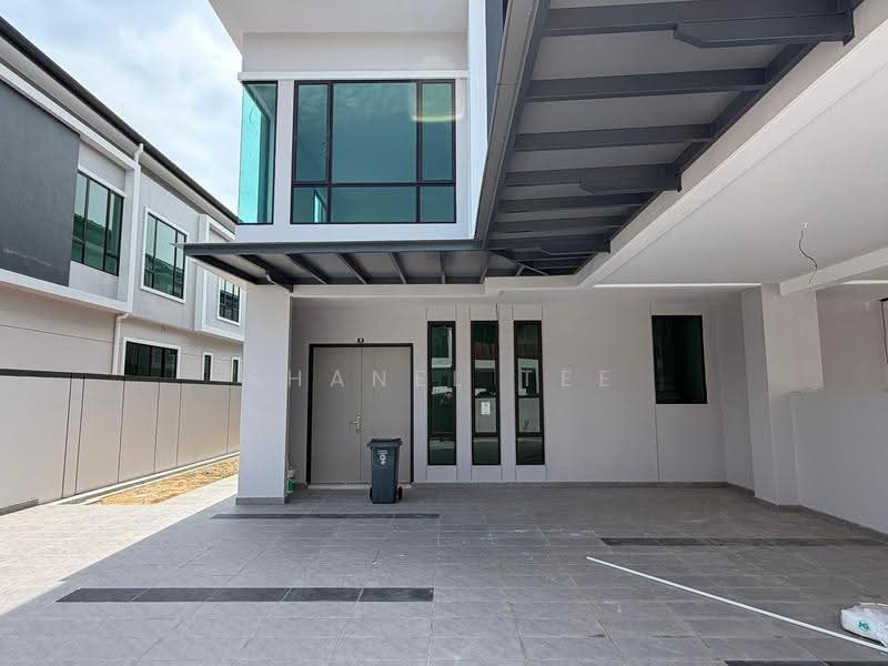 Rumah Kluster untuk Dijual di Taman Tasik Indah (Kluang) - Shanel Tee - Exterior - PropertyGuru.com.my