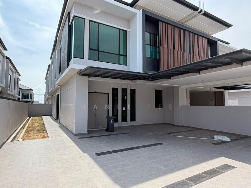 Rumah Kluster untuk Dijual di Taman Tasik Indah (Kluang) - Shanel Tee - Exterior - PropertyGuru.com.my