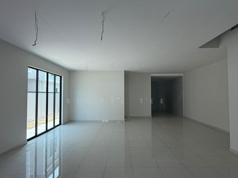 Rumah Kluster untuk Dijual di Taman Tasik Indah (Kluang) - Shanel Tee - Living Room - PropertyGuru.com.my