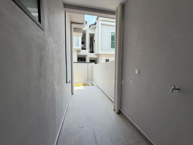 Rumah Kluster untuk Dijual di Taman Tasik Indah (Kluang) - Shanel Tee - Exterior - PropertyGuru.com.my
