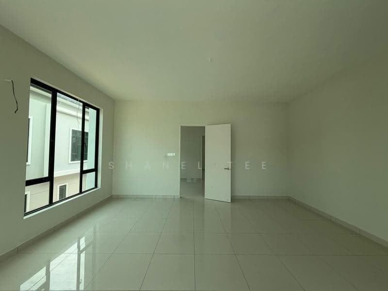 Rumah Kluster untuk Dijual di Taman Tasik Indah (Kluang) - Shanel Tee - Living Room - PropertyGuru.com.my