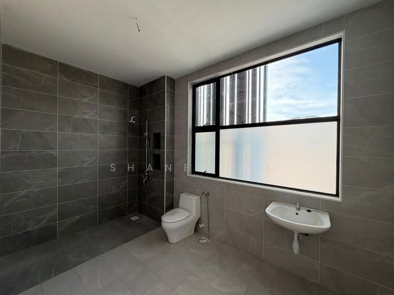 Rumah Kluster untuk Dijual di Taman Tasik Indah (Kluang) - Shanel Tee - Bathroom - PropertyGuru.com.my