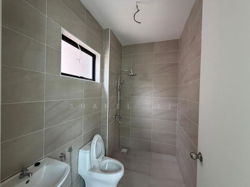 Rumah Kluster untuk Dijual di Taman Tasik Indah (Kluang) - Shanel Tee - Bathroom - PropertyGuru.com.my