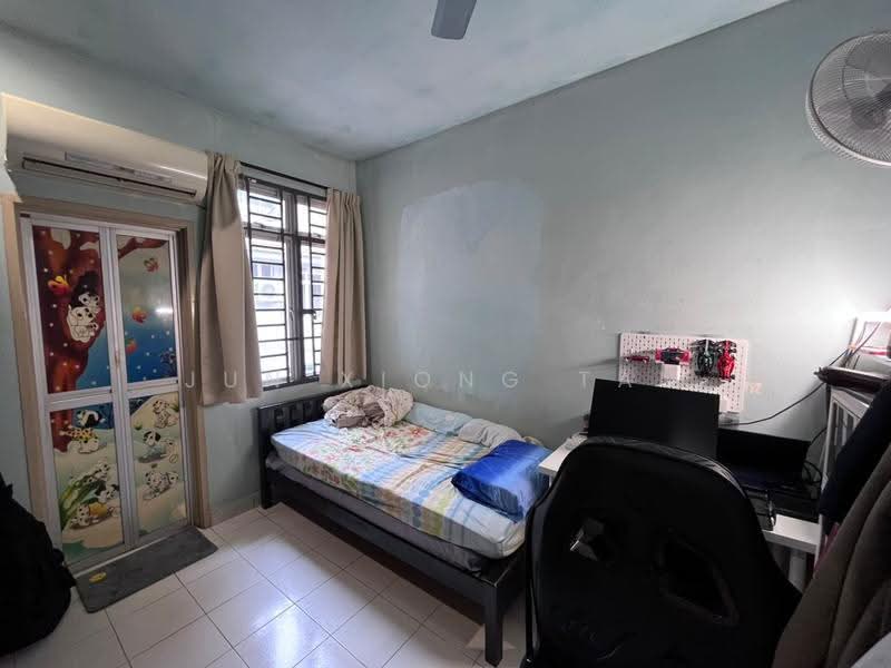 2-storey Terraced House for Sale in Taman Skudai Indah (Skudai) - Jun Xiong Tan - Bedroom - PropertyGuru.com.my