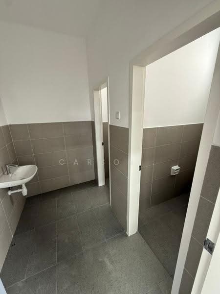 Cluster Factory for Sale in Eco Business Park 1 (Johor Bahru) - Carson . - Bathroom - PropertyGuru.com.my