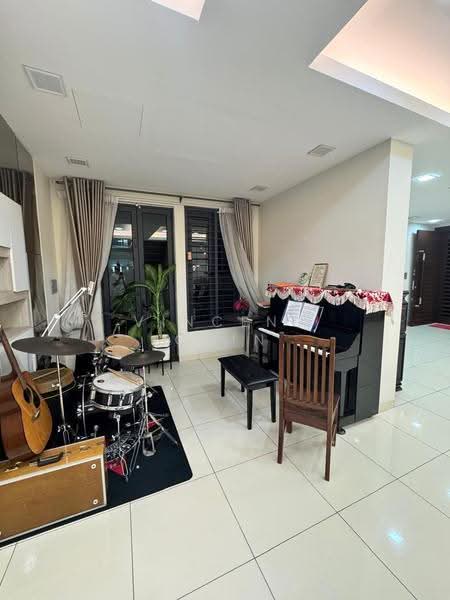 Rumah Teres 2-Tingkat untuk Disewa di Bandar Kinrara (Selangor) - Vincent Chin - Living Room - PropertyGuru.com.my