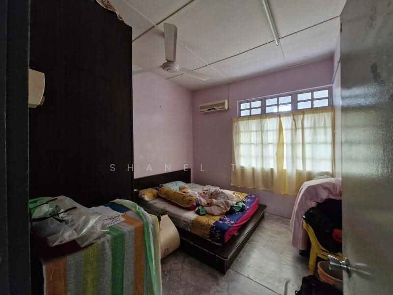 Kedai untuk Dijual di Taman Ilham (Kluang) - Shanel Tee - Bedroom - PropertyGuru.com.my