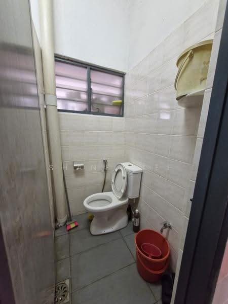 Kedai untuk Dijual di Taman Ilham (Kluang) - Shanel Tee - Bathroom - PropertyGuru.com.my