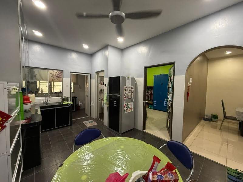 Rumah Teres 2-Tingkat untuk Dijual di Taman Sri Kluang (Kluang) - Shanel Tee - Kitchen - PropertyGuru.com.my