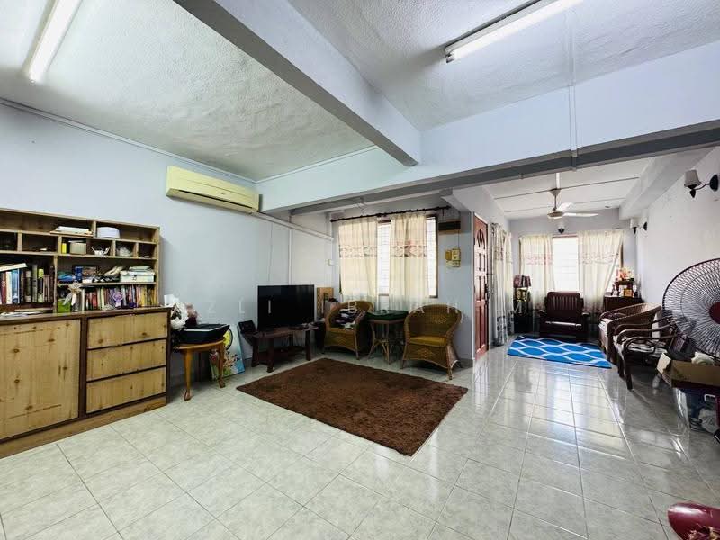 2-storey Terraced House for Sale in Taman Selayang Utama (Selayang) - Azli Ibrahim - Living Room - PropertyGuru.com.my